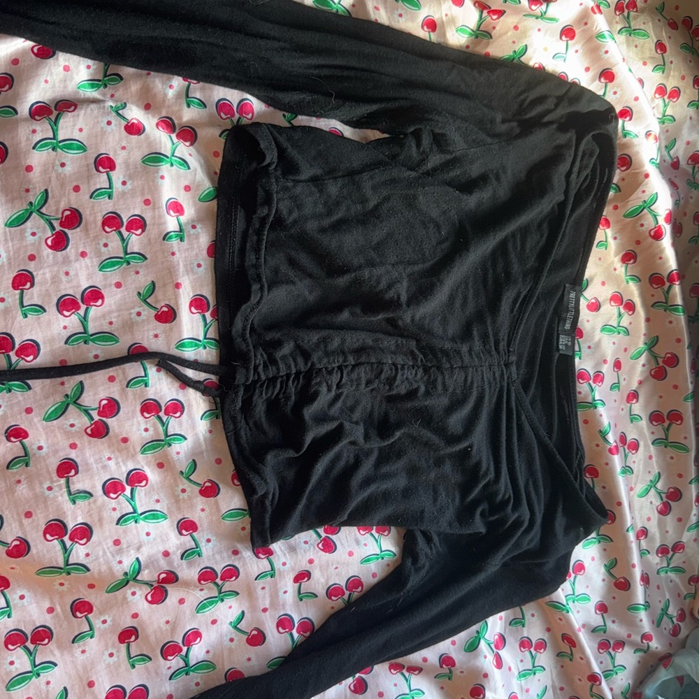 PrettyLittleThing Black Long Sleeve Crop Top